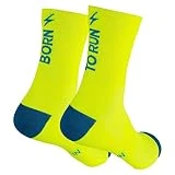 KOLYNDO Calcetines Técnicos Deportivos Transpirables y Compresivos Correr - Para Running, Ciclismo, Gimnasio, Funcional, Triatlón Divertidos (43-46, Born To Run Amarillo)